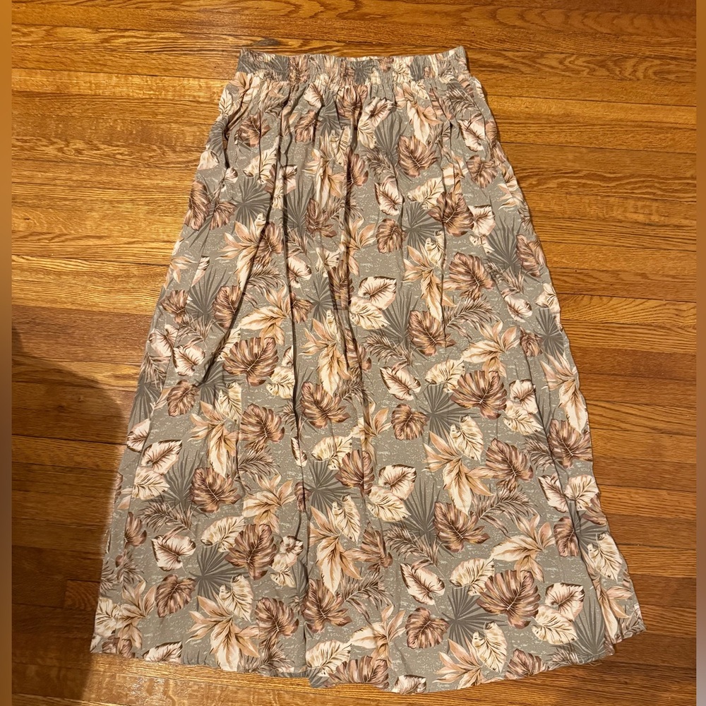 Floral Print Midi Skirt in Grey and Beige Almost Pink Size L